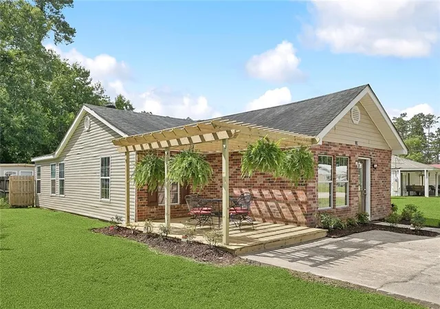 Homes for sale in Slidell, LA | 128 Marilyn Dr, Slidell, LA 70461 | MLS# 2536691