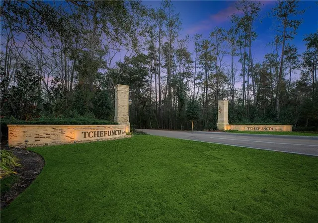 1st image of 14 Wax Myrtle Ln, Covington, LA 70433 | MLS# 2536770