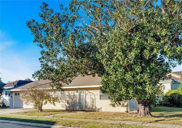 Homes for sale in Metairie, LA | 3501 Derbigny St, Metairie, LA 70001 | MLS# 2535363