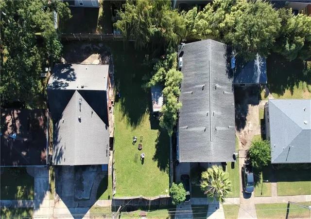 Photo 2 of Sale Pending at 260 W Robert E Lee Blvd, New Orleans, LA 70124 | MLS# 2537078 | Listing updated on 2026-07-15