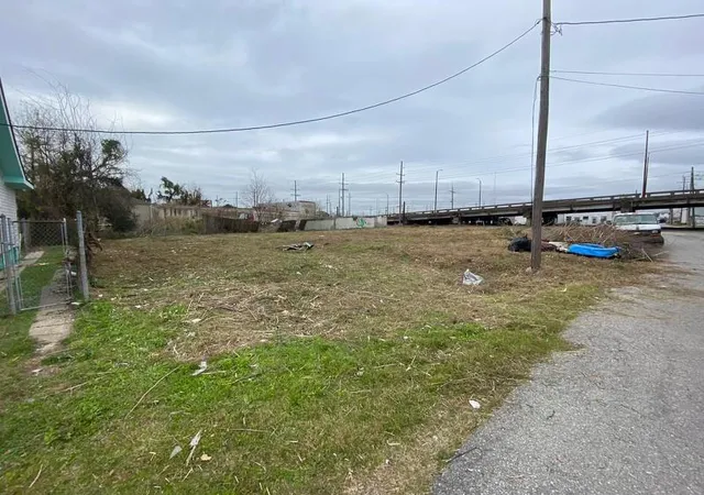 Photo 1 of Sale Pending at 2559 Industry St, New Orleans, LA 70122 | MLS# 2537119 | Listing updated on 2026-02-19