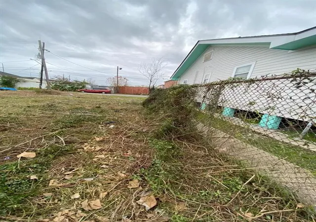 Photo 3 of Sale Pending at 2559 Industry St, New Orleans, LA 70122 | MLS# 2537119 | Listing updated on 2026-02-19