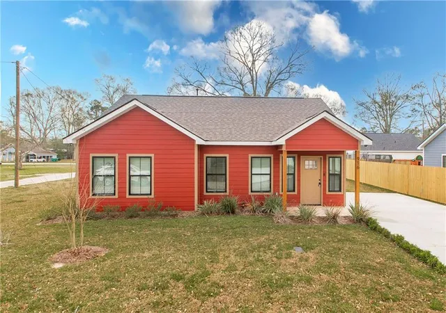 Homes for sale in Bogalusa, LA | 816 Pine St, Bogalusa, LA 70427 | MLS# 2535963