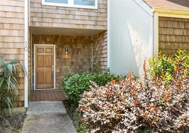 Homes for sale in New Orleans, LA | 10 Mariners Cove North Cove, New Orleans, LA 70124 | MLS# 2537465