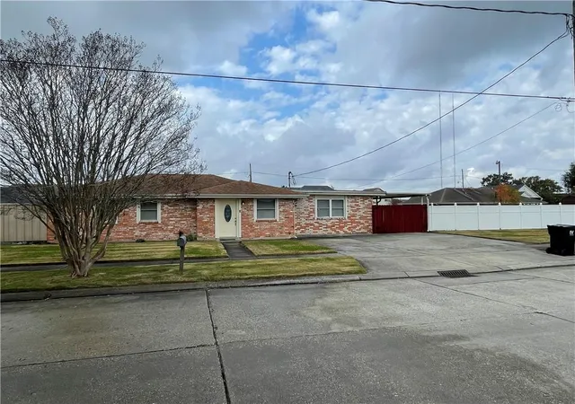 3rd image of 3504 Volpe Dr, Chalmette, LA 70043 | MLS# 2537716