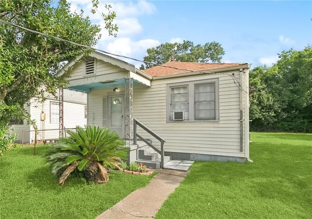 1st image of 1117 Perry St, Gretna, LA 70053 | MLS# 2537372