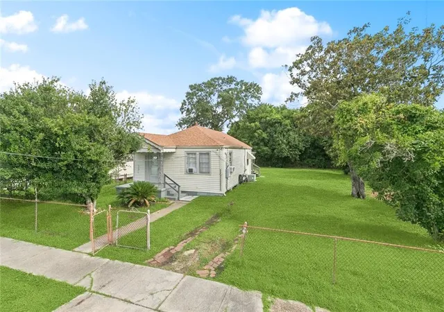 2nd image of 1117 Perry St, Gretna, LA 70053 | MLS# 2537372