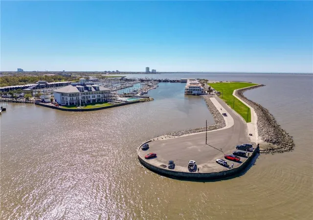 Homes for sale in New Orleans, LA | 300 Lake Marina Ave #14DBW, New Orleans, LA 70124 | MLS# 2537773