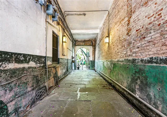 2nd image of 824 Royal St, New Orleans, LA 70116 | MLS# 2536745