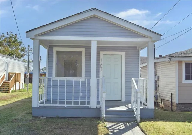 Homes for sale in Metairie, LA | 1351 S Dilton St, Metairie, LA 70003 | MLS# 2537866