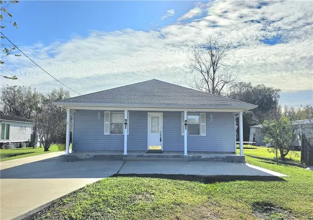 Homes for sale in Belle Chasse, LA | 150 Forest Dr, Belle Chasse, LA 70037 | MLS# 2538076