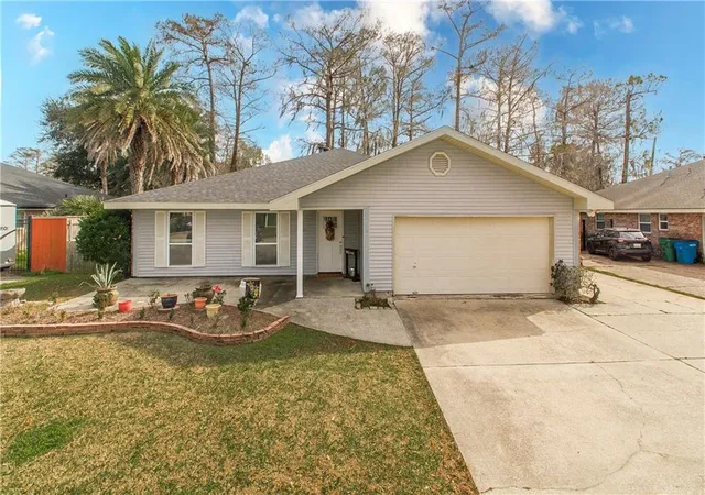 Homes for sale in Destrehan, LA | 20 Parlange Dr, Destrehan, LA 70047 | MLS# 2537240