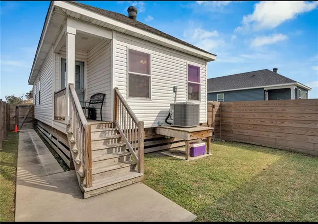 10th image of 2208 Huey P Long Ave, Gretna, LA 70053 | MLS# 2538110