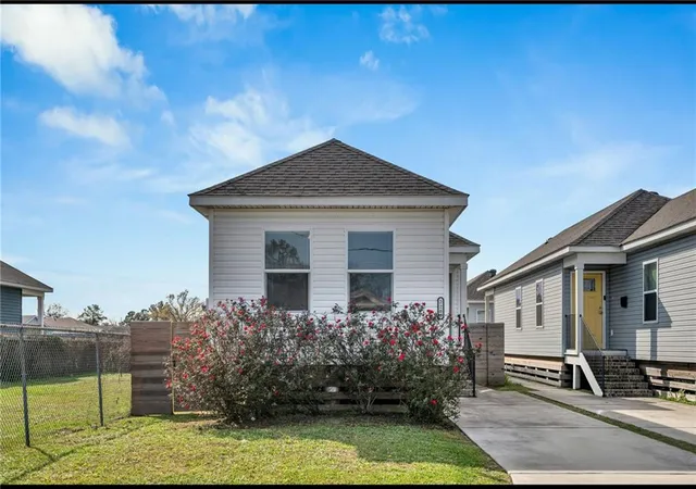 1st image of 2208 Huey P Long Ave, Gretna, LA 70053 | MLS# 2538110