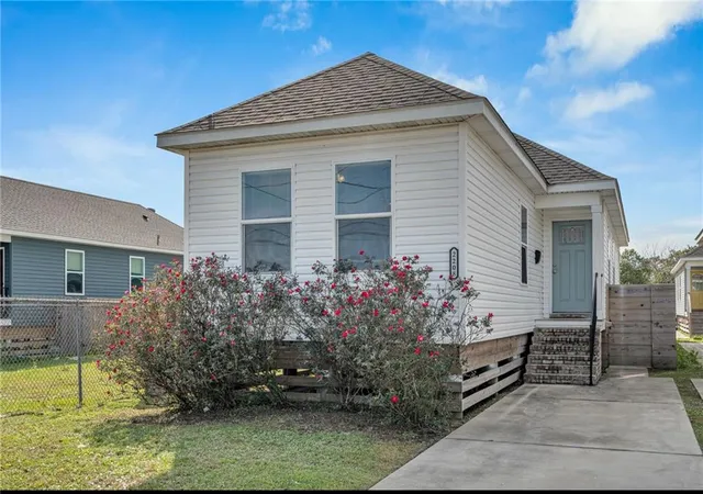 2nd image of 2208 Huey P Long Ave, Gretna, LA 70053 | MLS# 2538110