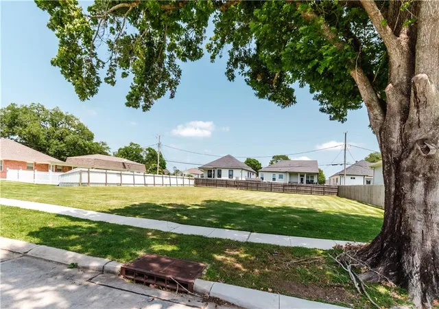 1st image of 321 Bear Dr, Arabi, LA 70032 | MLS# 2537643