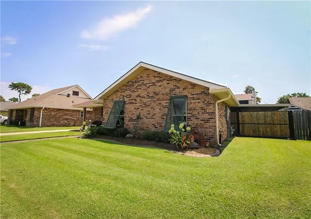 Homes for sale in Kenner, LA | 3328 Grandlake Blvd, Kenner, LA 70065 | MLS# 2537917