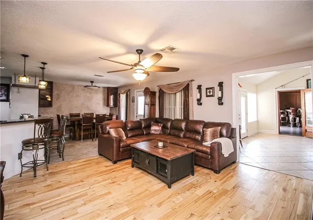 Homes for sale in Kenner, LA | 3328 Grandlake Blvd, Kenner, LA 70065 | MLS# 2537917
