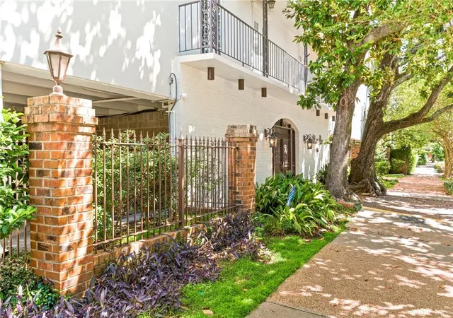 2nd image of 1765 Coliseum St #303, New Orleans, LA 70130 | MLS# 2538222