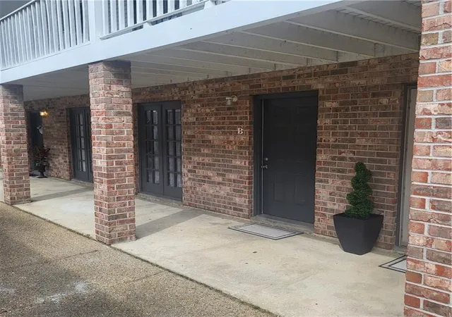 Homes for sale in Destrehan, LA | 56 Carriage Ln #B, Destrehan, LA 70047 | MLS# 2538294