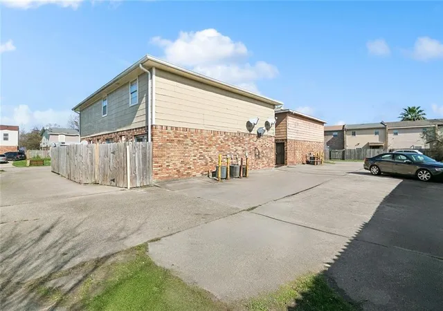 2nd image of 6660 Harbourview Dr, New Orleans, LA 70126 | MLS# 2538326