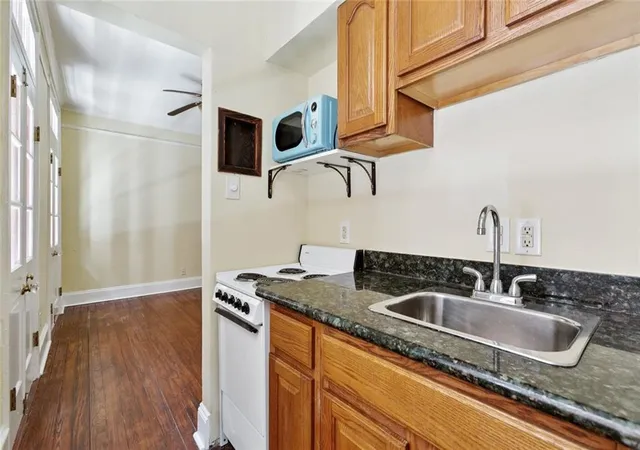 2nd image of 827 Burgundy St #D, New Orleans, LA 70116 | MLS# 2538203