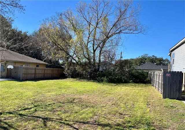 Homes for sale in New Orleans, LA | 6614 Pauline Dr, New Orleans, LA 70126 | MLS# 2537883