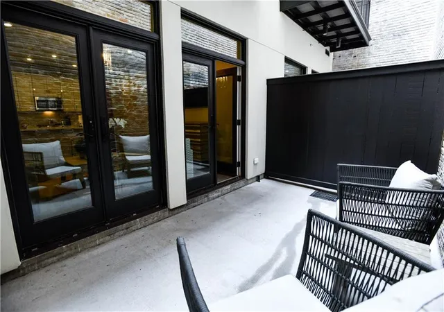 2nd image of 614 Baronne Building, New Orleans, LA 70113