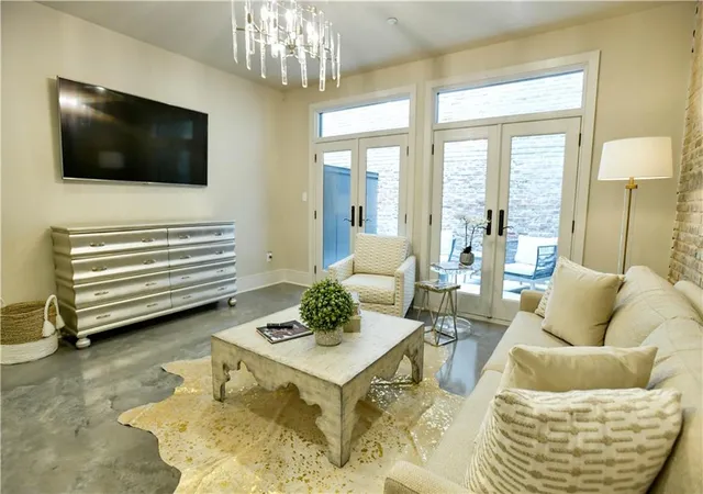 5th image of 614 Baronne Building, New Orleans, LA 70113