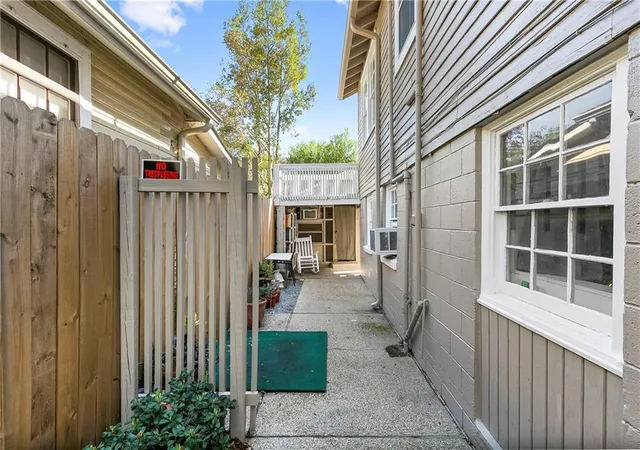 Listing Photo 4 - Condo for sale in building located at 2831 33 Palmer Ave, New Orleans, LA 70118