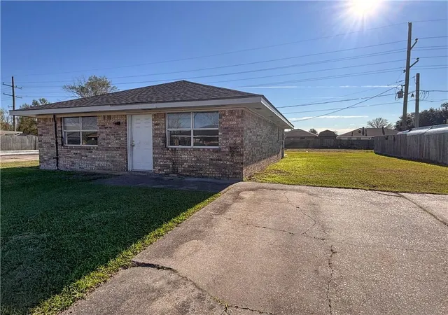 Homes for sale in Houma, LA | 3708 Baker Dr, Houma, LA 70363 | MLS# 2538826