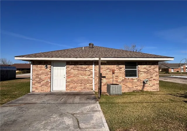 Homes for sale in Houma, LA | 3708 Baker Dr, Houma, LA 70363 | MLS# 2538826