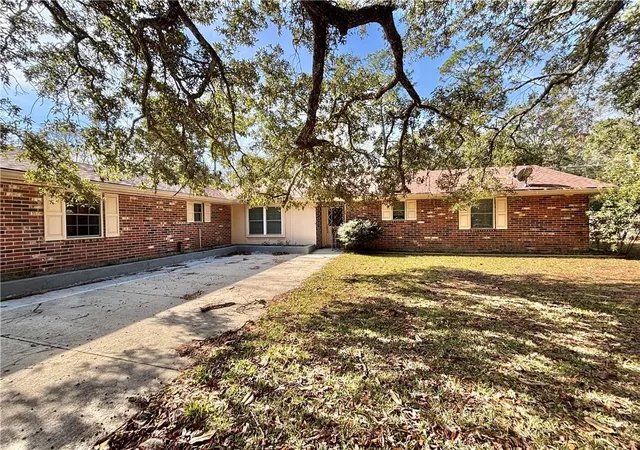 Photo 2 of Sale Pending at 105 Athene Dr, Slidell, LA 70460 | MLS# 2539436 | Listing updated on 2026-06-01