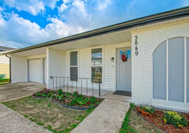 Photo 2 of Single family home for sale at 3849 Redbud Ln, Harvey, LA 70058 | MLS# 2537101 | Listing updated on 2026-08-03
