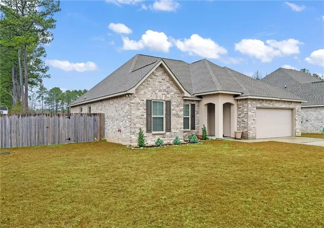 Photo 2 of Single family home for sale at 26131 Trinity Ln, Ponchatoula, LA 70454 | MLS# 2540483 | Listing updated on 2026-08-03