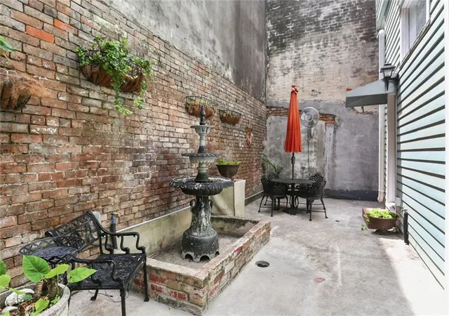 2nd image of 938Th St Louis St, New Orleans, LA 70112