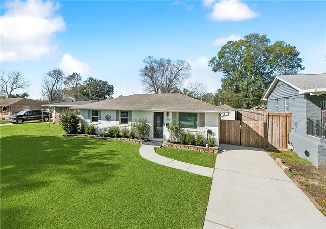 Homes for sale in Metairie, LA | 2408 Massachusetts Ave, Metairie, LA 70003 | MLS# 2541155