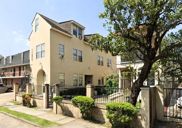 1st image of 2127 Carondelet St, New Orleans, LA 70130 | MLS# 2541471