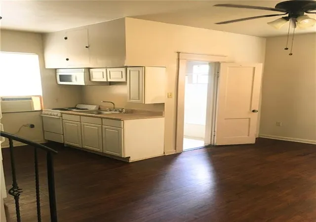 Listing Photo 5 - Condo for sale in building located at 2127 Carondelet St, New Orleans, LA 70130
