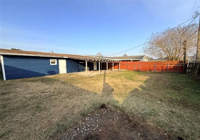 Homes for sale in Gretna, LA | 11 Cedar Ln, Gretna, LA 70053 | MLS# 2541423