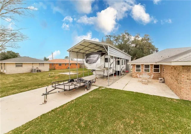 Homes for sale in Luling, LA | 226 Davis Dr, Luling, LA 70070 | MLS# 2541118