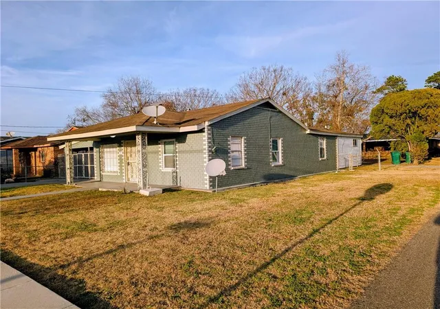 Homes for sale in Harvey, LA | 1941 Estalote Ave, Harvey, LA 70058 | MLS# 2539235