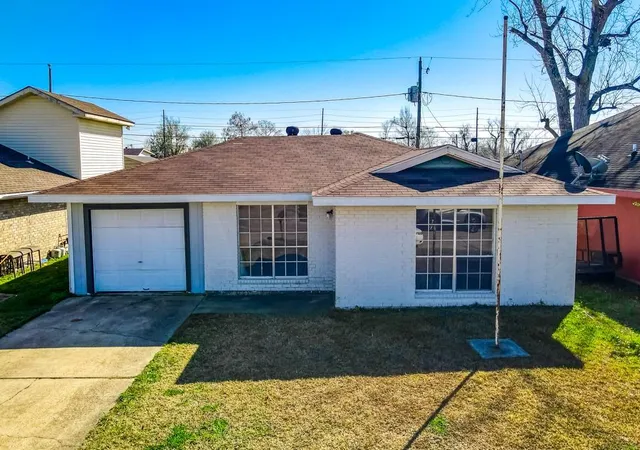 Homes for sale in La Place, LA | 2412 Williamsburg Dr, La Place, LA 70068 | MLS# 2542185
