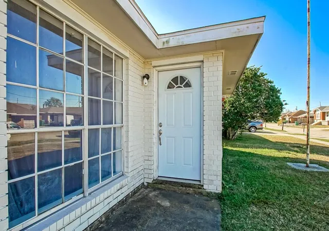 Homes for sale in La Place, LA | 2412 Williamsburg Dr, La Place, LA 70068 | MLS# 2542185