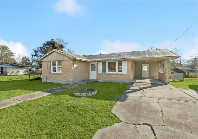 Homes for sale in New Orleans, LA | 2038 Lauradale Dr, New Orleans, LA 70114 | MLS# 2542268