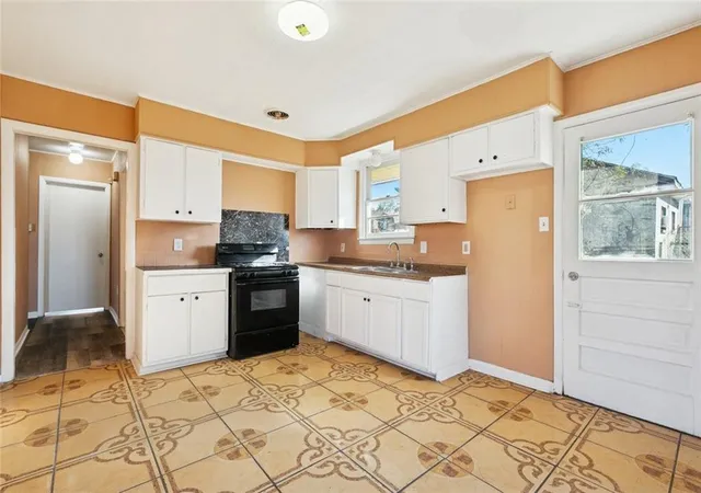 Homes for sale in New Orleans, LA | 2038 Lauradale Dr, New Orleans, LA 70114 | MLS# 2542268