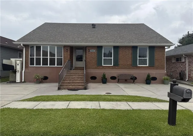 Homes for sale in Chalmette, LA | 8412 Colonel Dr, Chalmette, LA 70043 | MLS# 2542222