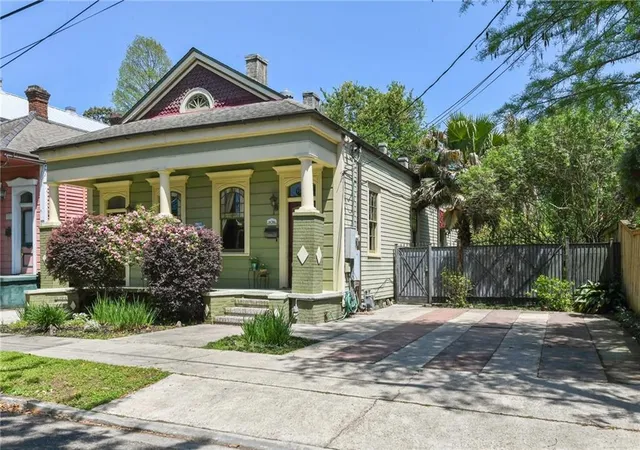 Homes for sale in New Orleans, LA | 618 Belleville St, New Orleans, LA 70114 | MLS# 2542326