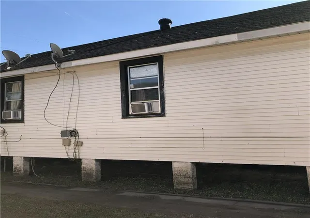 Photo 3 of Multi family home for sale at 525 527 Monroe St, Gretna, LA 70053 | MLS# 2542500 | Listing updated on 2026-08-29