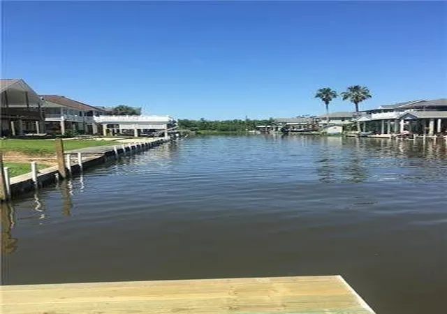 Photo 2 of Single family home for sale at 4920 Fran Ln, Barataria, LA 70036 | MLS# 2542189 | Listing updated on 2026-03-13